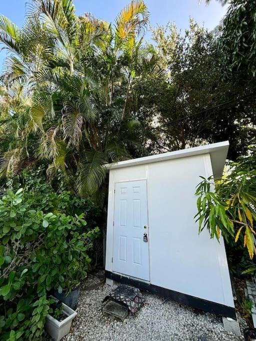 Apartment Queen Bedroom In Location! Is Shared In A 2 - Parking, Laundry And Drop Off Lugagge ! Miami