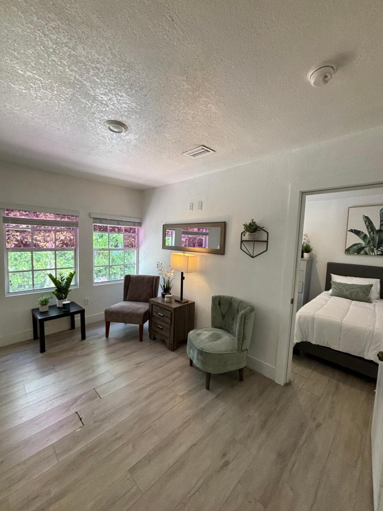 Apartment Queen Bedroom In Location! Is Shared In A 2 - Parking, Laundry And Drop Off Lugagge ! Miami